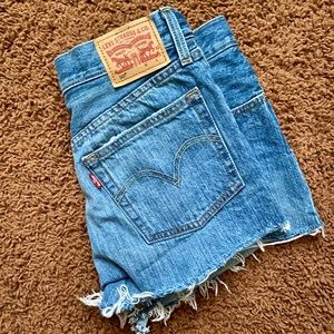 💫*FIRM*Levi’s Jean Shorts💫